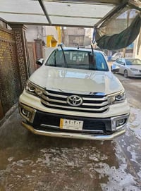 هايلوكس سعودي فور ويل  فول ١/١ GLX موديل ٢٠٢٠ ماشية ٨٤ الف كم نظيفة دا...