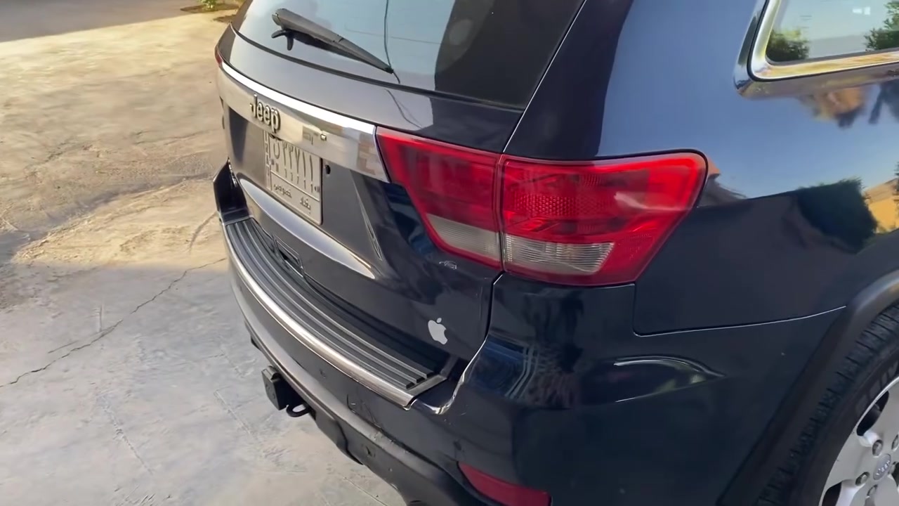 السعره ١٣٥$ 
***********
جييب لاريدو فول رقم بغداد باسمي السياره كلين تايتل داخله للعراق هنا بالعراق سار بيهه طخه بالباب الخلفي ونرشت الصفحه ويا كلير مباوك توحيد لون بدون لادواخل ولا ايرباك .
سياره صارلهه عندي تقريبا ثلاث سنوات مال بيت وعليهه ادامه اني موظف اروح واجي بيهه .
الادامة 
-للمكينه من قوايش وبلكات ونوزلات واشر قبغ ولفات 
- راديتر جديد 
-براد دهن تيتانيوم اصلي 
- قاعده فيت بم وكلاص جدد.
الحماوه ماتعبر ٩٨ مؤي بسبب الادامه الدوريه 
-مروحه اضافيه اماميه للتبريد .
-عمل فتحه للفيت بم .
الموصفات 
المسافه المقطوعه ١٧٩ الف كم قابله للزياده 
مكينه ٣٦٠٠ 
فتحه سلايت روف 
داخل لون مميز مال خليجي 
تطعيم صاج داخلي
مقاعد جلد 
تدفئة بالكشنات الخلفيه 
هيتر بالمري الجانبيه 
هوك خلفي مع منفذ دي سي 
بصمات تشغيل بالابواب 
شاشه قلاب سي دي
شاشه اعطال داخليه 
حساسات خلفية 
دمام خلفي 
باب خلفي كهرباء
٨ سماعات صوت 
النواقص 
صدر نص عمر مع بعض الملاحظات الظاهره في الفيديو بالكشره لهذا عرضت بهذا السعر حاسب حساب هذني وسياره كميكانيكيات متعوب عليهه وايدي بيهه مال جناي وبالعافيه ع الياخذهه 
مكاني صباح بالدوام البياع ومساءاً اليوسفيه والسعر مجاله بسيط جدا  تعجبك هلا وتنورني والسونار مرفق اقتنع وتعال تحياتي
