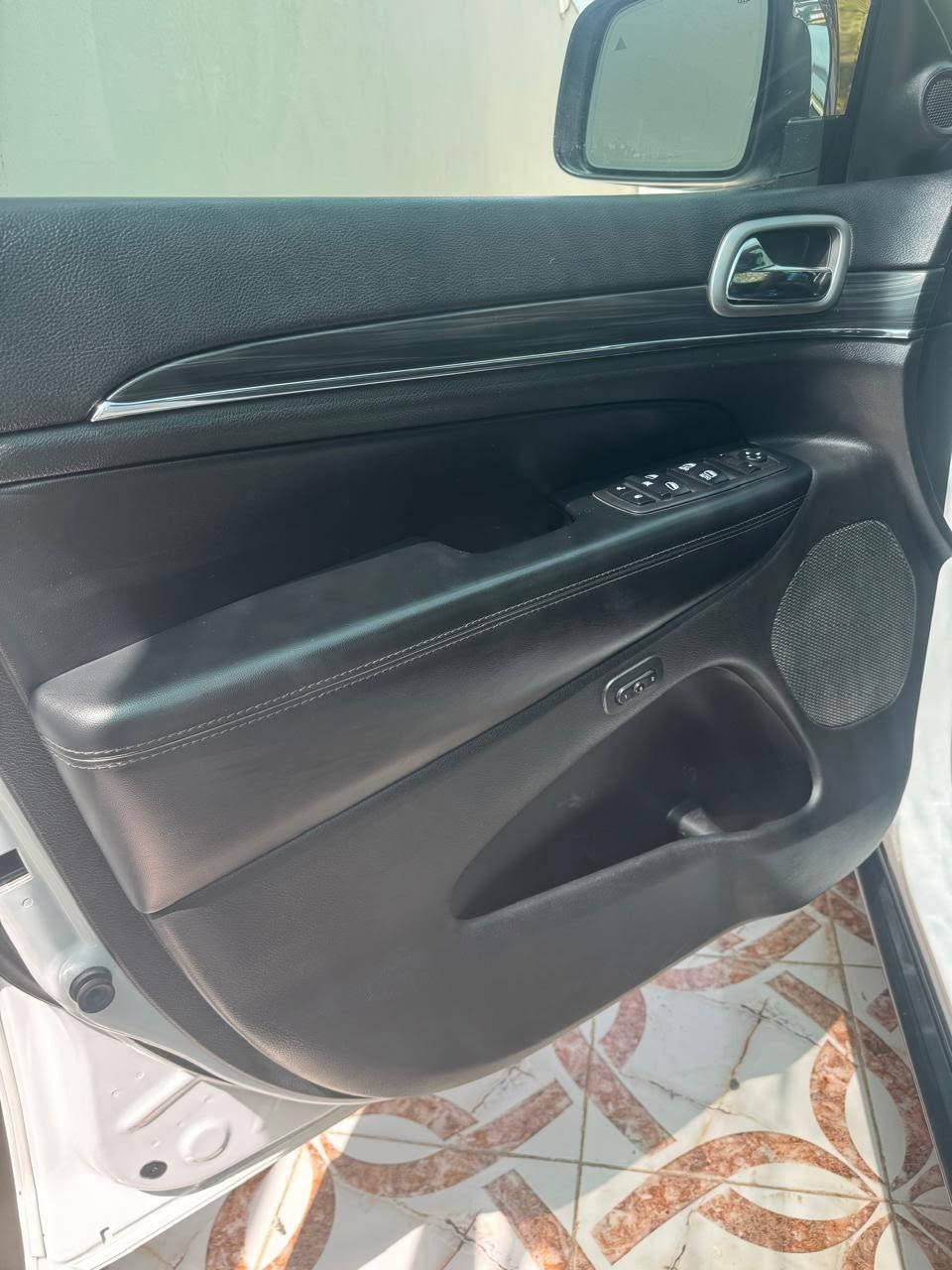 جيب لمتدد 2019
‏سعة المحرك V6_3600
رقم بغداد بأسمي
المسافة المقطوعه  ( ٤٨ الف ميل ) حقيقي  
المواصفات : 
نضام SPORT + ECO + Normal
*مصابيح الامامية زنون عالي و ناصي
•⁠  ⁠دفع رباعي 4x4
*محدد سرعة 
▪️فتحه 
▪️حساس خلفي 
▪️مانع انزلاق
▪️جنطة كهرباء
▪️ويل كب 20
▪️كشنات كهرباء جلد
▪️صفي المقاعد الامامية تدفئة + المقود 
▪️اطفاء ذاتي للمحرك لتوفير الوقود
▪️شاشة كبيرة نضام Gps كار بلي 
▪️تشغيل واطفاء عن بعد
▪️مري جانبية هيتر مع عاكس للضوء 
▪️كامرة خلفية دوارة
▪️رادار  + نقطة عمياء 
▪️بصمة ابواب  
▪️انارة داخلية
وارد امريكي 
السعر255  وال   
مكان السياره :بابل /  رقم بغداد / ***********
