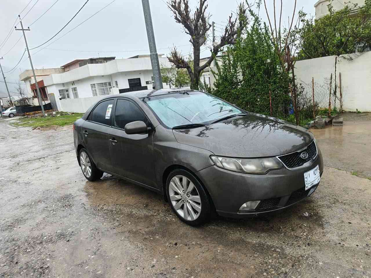 كيا سيراتؤ 2011
مه نه فئست و. وكاله 
گير مه كينه به شه رت 
توندو تؤلى به شه رت 
به سبوغ عام ده فرؤشين 
پشتى ده حمئكى خه فيفى هه يه 
شوئن رانيه 
ژماره ى خاوه نه كه ى ***********+ وتس ئاب
