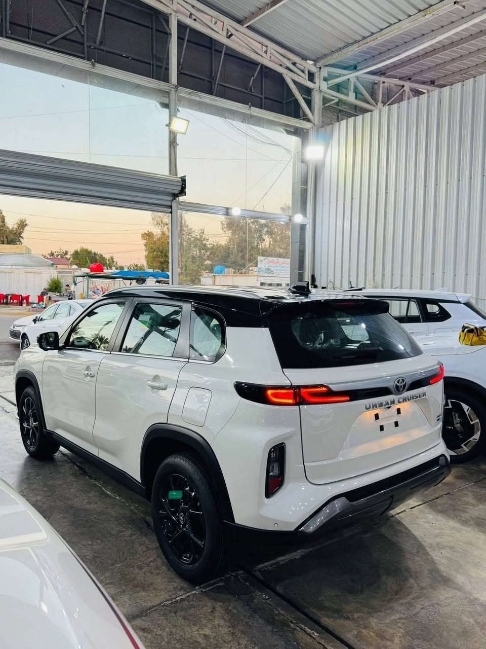 {.♥️🔥مجموعه الملك لتجاره السيارات .🔥♥️.}.    

نقدم لكم افضل العروض المناسبه للزبائن الكرام 

 ✅🔥الاسعار راح تكون نار وتدلال ادللو حبايبنه 🔥✅

        🔥 تويوتا يوربان كروس 2026 فل كامل 🔥
🚗 فئة 1/1 — أعلى مواصفات ام الكامرات 5️⃣

✨ سيارة عائلية اقتصادية بتصميم عصري وفاخرة ✨

🔥✅السياره ضمان 2 سنه و 40.000 كيلو متر   ✅🔥
                     و 8 تبديلات دهن مجانيه 
━━━━━━━━━━━━━━━━━━━
⚙️ المحرك والأداء
• محرك 1.5 لتر Mild Hybrid
• قوة 104 حصان
• ناقل حركة أوتوماتيك 6 سرعات
• نظام دفع أمامي FWD
• صرفية وقود ممتازة داخل المدينة

━━━━━━━━━━━━━━━━━━━
✨ المواصفات الخارجية
• مصابيح LED أمامية مع DRL
• جنوط ألمنيوم 17 إنچ
• سقف بانوراما مزدوج
• مرايا كهربائية قابلة للطي مع إشارات
• كاميرا خلفية + حساسات
• سبويلر خلفي وقضبان سقف

━━━━━━━━━━━━━━━━━━━
🛋️ المواصفات الداخلية
• مقاعد جلد فاخر
• شاشة 9 إنچ + Apple CarPlay & Android Auto
• شاشة عدادات رقمية + Head-Up Display
• شاحن لاسلكي للموبايل
• إضاءة داخلية محيطية (Ambient)
• مكيف أوتوماتيك مزدوج
• نظام صوتي 6 سماعات

━━━━━━━━━━━━━━━━━━━
🛡️ الأمان والسلامة
• وسائد هوائية متعددة
• نظام الثبات الإلكتروني VSC
• ABS مانع انغلاق المكابح
• نظام المساعدة على صعود المرتفعات
• كاميرات 360°
• نظام مراقبة ضغط الإطارات

━━━━━━━━━━━━━━━━━━━
🎯 أبرز المميزات
✔️ اقتصادية بالوقود
✔️ حجم مثالي للمدينة
✔️ تجهيزات فل كامل
✔️ اعتمادية تويوتا المعروفة

━━━━━━━━━━━━━━━━━━━
📍 العنوان: بغداد الكريعات نهاية شارع المعارض

📞 للاستفسار الاتصال على الأرقام:

☎️0772 821 1475

☎️0772 816 0899
