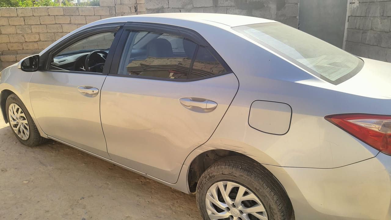 السلام عليكم
كورلا 2017 
بيها جاملغ مبدل والبونيد 
كير ومحرك بلادي 
تايرات وصدر جديد 
بأسمي رقم اربيل 
سنوية لل 2028 
بيها كود بانزين لون سلفر 
السعر 138 وبيها مجال 
الاتصال على الرقم ***********
