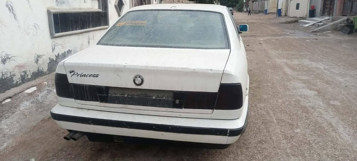 سلام عليكم بي إم ٥٣٥ كير اوتماتيك موديل ١٩٩١ رقم بغداد وكاله فقط وكاله مكينه بيه خانه دخن سياره بدون صبغ فقط دواير معمرات سياره حلوه مكاني بابل جبله بيع أو مراوس سعر ٣٠ سياره فتحه داخل جلد تخم ويل رياضي 
 ***********
