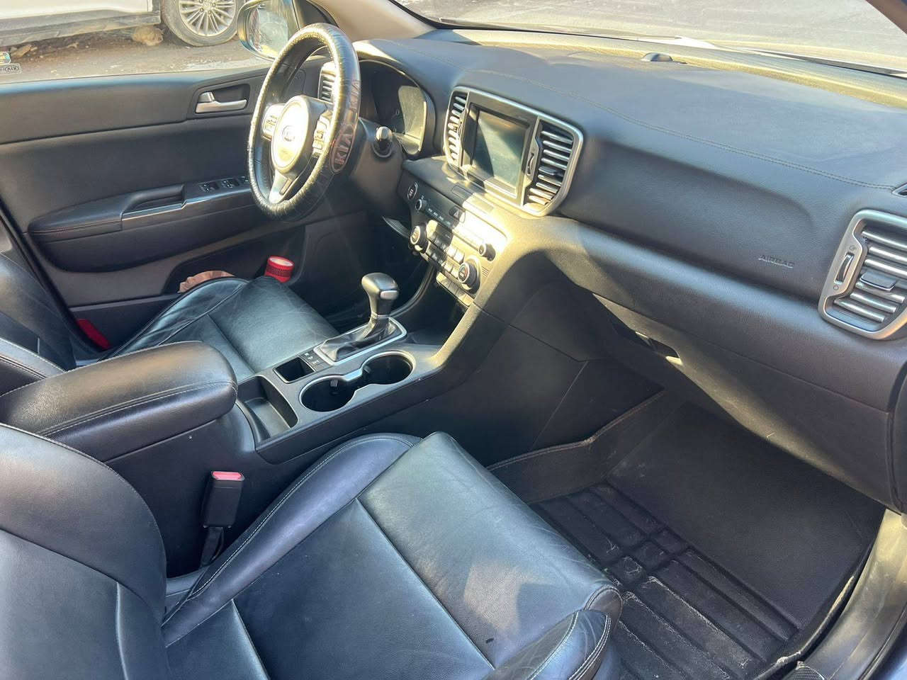 السلام عليكم
سبورتاج للبيع موديل ٢٠١٧ وارد امريكي حادثها بسيط وصور الحادث مرفقه.
ماشيه ٦٧ الف ميل

كير محرك مكفولات ان شاءالله 
-بصمه ابواب وتشغيل 
-كاميرا خلفيه دواره 
-حساسات خلفيه
-تحكمات استيرن 
-مقاعد  جلد +تدفئه مقاعد اماميه
السعر :١٥٣ وبيها مجال بسيط 
العنوان : بغداد _ الدوره 
(***********)
