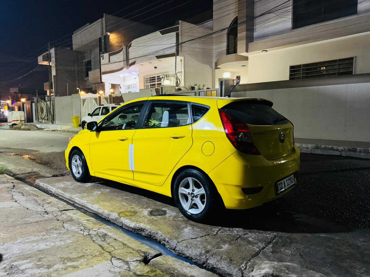 السلام عليكم
للبيع اكسنت ٢٠١٦ كندي 
فول مواصفات 
سلايت 
داخل جلد 
هيتر بالكشنات 
مري كهرب 
طخم جديد تايرات جدد
كير شرط تبريد تدفئه شرط 
مكينه جي دي اي بيها شويه تنقيص 
بدون ضرر  بيها تلگيطات مال تكسي 
هيئه وغرامات صفر 
مكاني موصل حي الوحده 
السعر ١٠٨ وبيها مجال 
***********
***********
