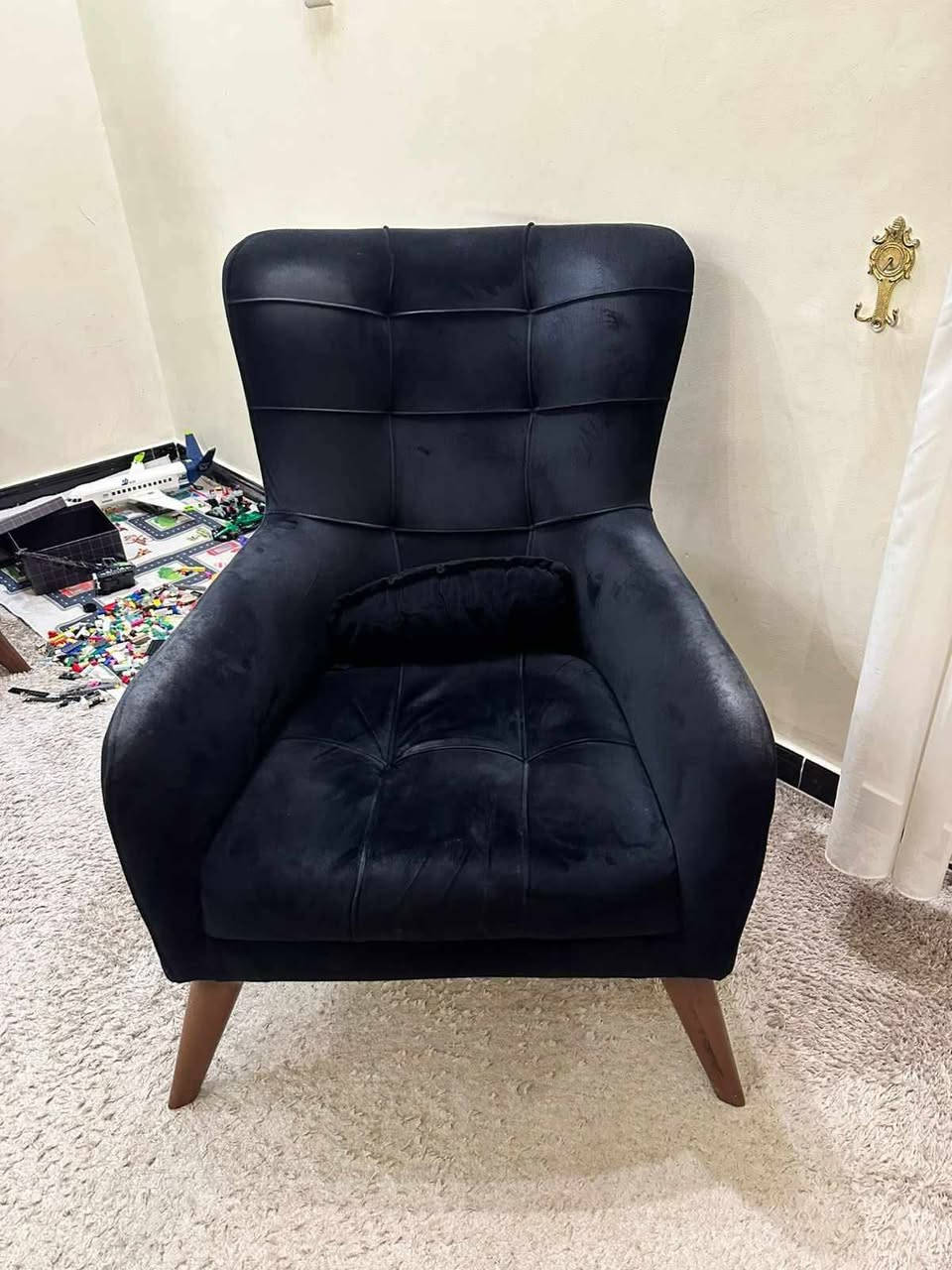 غراض بيت كامله البيع
التخم الزيتوني جديد 750 بي مجاال. 

  <>التخم الرصاصي 600 وبي مجال.  

<>الغرفه الصاج مليون 550بيهه مجال

<>التخم الازرق 500 بي مجال.

<>ميز الطعام 300بي مجال

<> العنوان مناوي باشه


**إذا كنت صاحب هذا الإعلان وتريد حذفه لأي سبب، رجاءا أرسل رسالة إلى الدعم الفني**