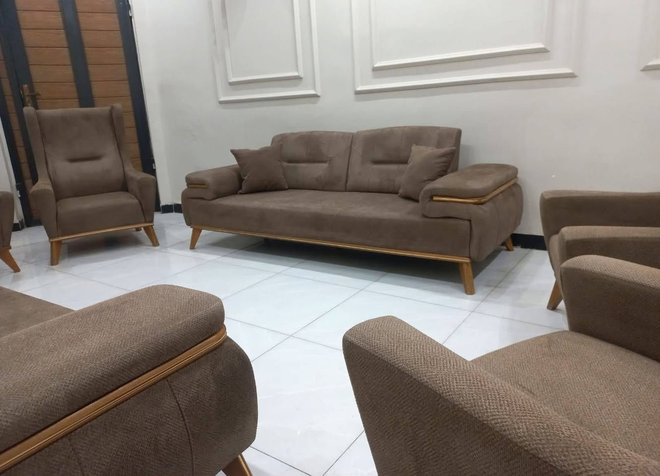 تخم تركي 10 مقاعد مودرن نضام سرير يدات سلايت قماش جيكور دير فريم ارجل زان سفج بولستر طبي نضافته ١٠٠% مبي اي ضرر اخو جديد  سعر... 700 وبي مجال بسيط


**إذا كنت صاحب هذا الإعلان وتريد حذفه لأي سبب، رجاءا أرسل رسالة إلى الدعم الفني**