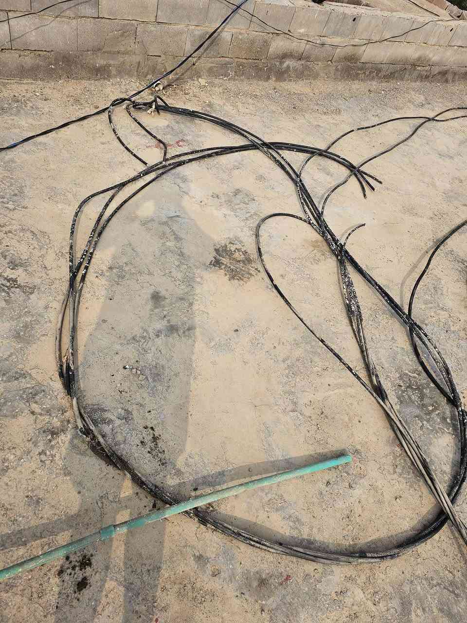 السلام عليكم كيبل ٣ طويات وحده ٨ متار وثانيه ١٢ متر ول ثالثه فوك ل١٥ لو ٢٠ متر المتر ب٩ وبي مجال شلع ابيعهنن شراي بيك خير ودلل رقم *********** @الجميع
