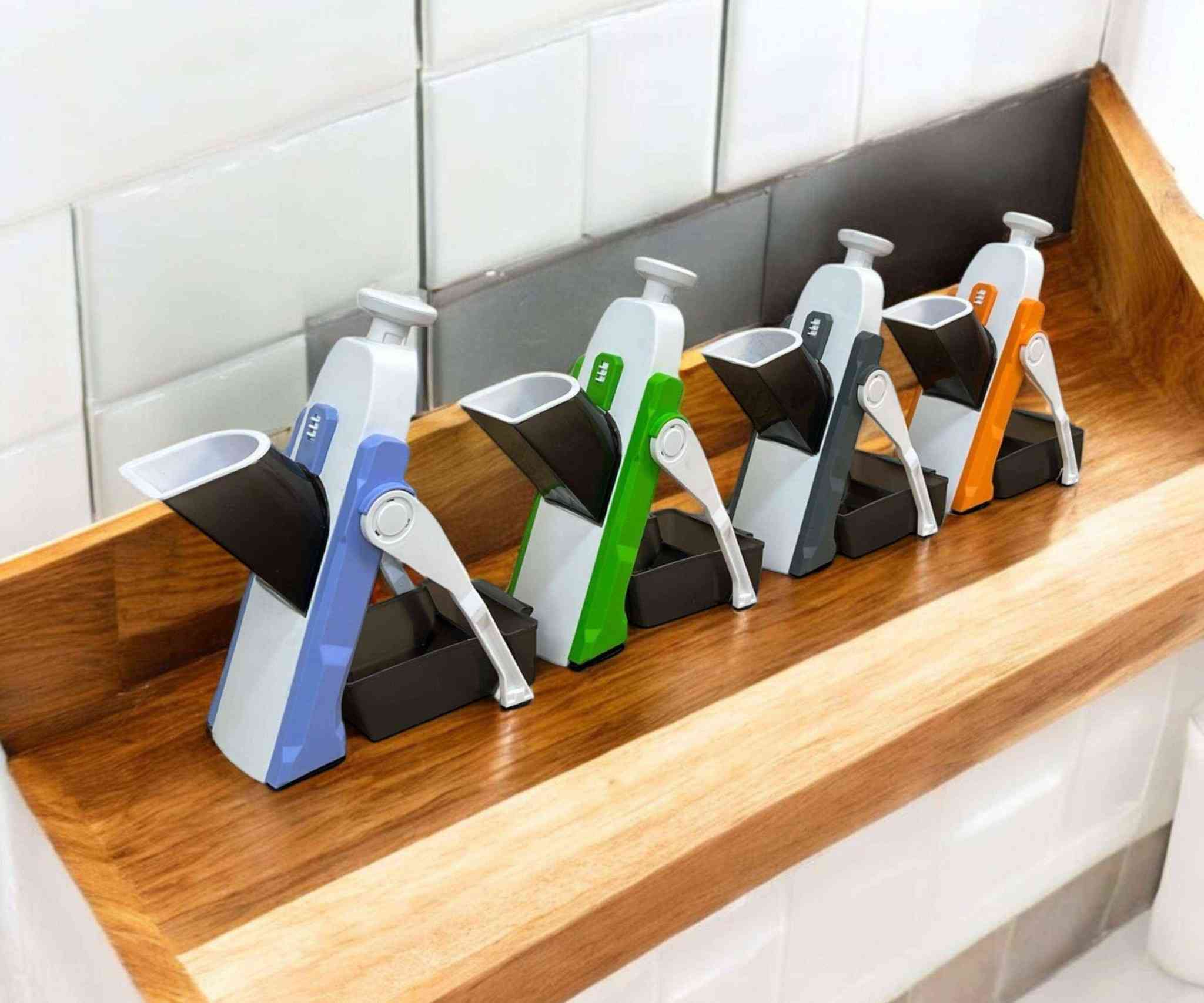 🛒 وداعاً للسكاكين وجروح الأصابع! الحل الأسهل والأسرع صار بين إيديك! 🥕🔪
تعبت من تقطيع الخضروات وتضييع الوقت بالمطبخ؟ تعبت من السكاكين اللي تعور إيدك؟
جبتلك الحل اللي راح يغير روتين مطبخك بالكامل!
قطاعة الخضروات والفواكه المتطورة (آمنة، سريعة، وعملية)
✨ ليش هاي القطاعة ضرورية بكل مطبخ عراقي؟
أمان تام: انسى جروح السكاكين! القطاعة مزودة بآلية دفع تمنع أي تلامس بين إيدك والشفرة.
تحكم كامل: تريد تقطيع شرائح؟ أعواد؟ مكعبات؟ سمكها من 0.5 ملم لـ 8 ملم، أنت اللي تحدد!
بدون كهرباء: اشتغل بيها وين ما تحب، بالبيت، بالحديقة، أو حتى بالطلعات.
مطبخ نظيف: يجي وياها وعاء يجمع المكونات، يعني لا فوضى ولا تعب.
جودة عالية: مواد متينة، سهلة التفكيك والتنظيف، وتعيش وياك فترة طويلة.
🎨 متوفرة بثلاث ألوان تجنن: (أخضر، أزرق، برتقالي) اختار اللون اللي يناسب ديكور مطبخك.
💰 السعر اللي يرضيك:
🔥 بس 22 ألف دينار مع توصيل مجاني داخل بغداد الحبيبة.
🔥 بس 24 ألف دينار للمحافظات (شامل التوصيل لباب بيتك).
🚚 لا تفوت الفرصة، الكمية محدودة!
📞 للطلب والاستفسار:
اتصل بينا أو راسلنا على الواتساب على الرقم:
***********
مطبخك يستاهل الأسهل.. اطلبها الآن! 🥗✨ بغداد, العراق
