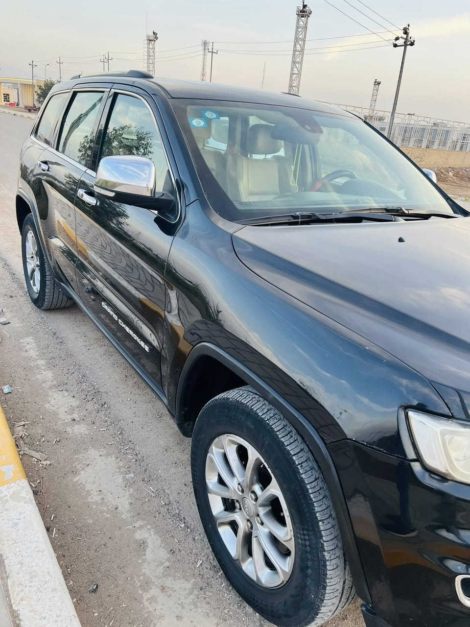 جيب خليجي  15 بيه بس جاملغ ايمن مبدل وبيه بعض الشخوط بالكشر محدث بجمه  للموديل 20  بيه هواي مواصفات عدا التشغيل عن بعد للبيع السعر 215 للاستفسار ***********
