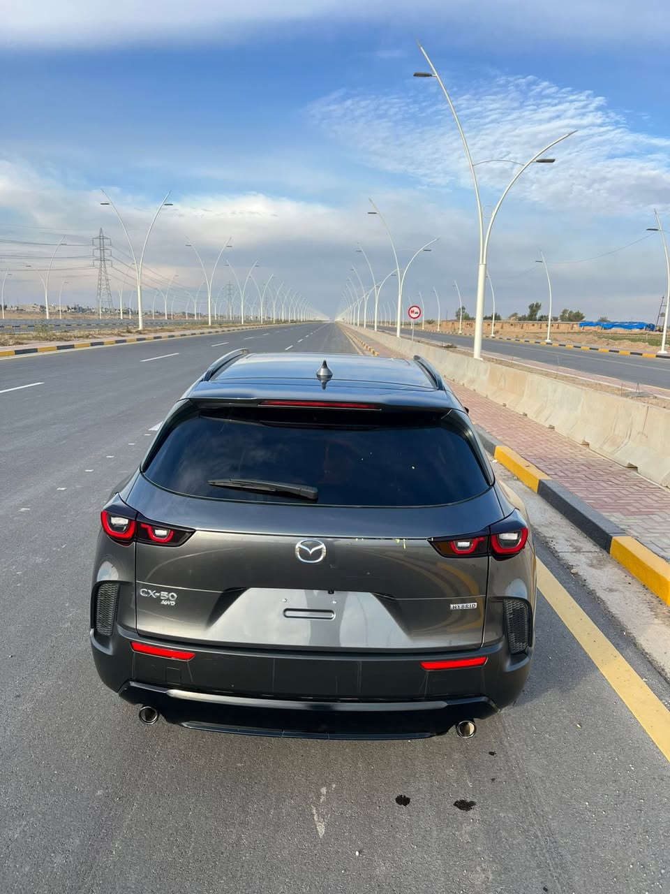 MAZDA. 2025. CX_50 PREMIUM
مواصفات :
محرك 2.5 هايبرد 
بصمه  
لايت وليد نهاري وليلي اوتو 
تدعم نضام كاربلاي 
بصمه أبواب 
دخول ذكي
كامره خلفيه
3انضمه قياده NORMAL_ECO_SPORT
موس تحكم بلشاشه 
نقطه عمياء
اوتو هولد
جنطه كهرباء فقط واغلاق 
سلايد روف
تحديد مسار 
كشنات كهرباء 
تبريد قطعتين
رادار جميع الجهات 
خزن مقاعد 
تحديد سرعه 
ممشى السياره 5 الف كيلو وقابل للزياده 
دفع رباعي AWD
سستم صوت من BOSS
تدفئه كشنات 
وبعد هواي مواصفات معروفه بلمازدا 
السياره تترقم جميع المحافضات ماعدا الاقليم 

حادث السياره البنيد تبدل ونصبغ ودعاميه
هم تبدلت ونصبغت  ولشاصي فقط تعديل بدون 
كص جاملغات نفسهم فقط تعديل بارد بسيط 
 سعر السياره 225 $وبيها مجال 
للاستفسار ***********
