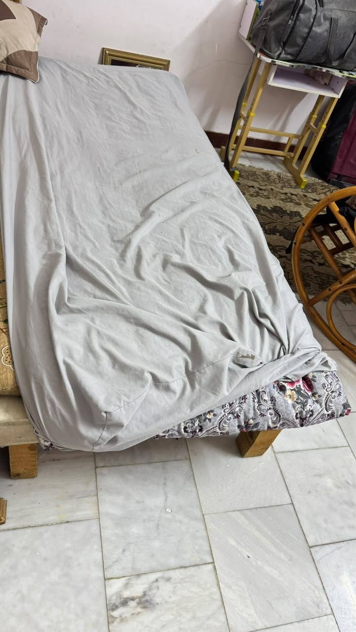 غرفه اخشاب جديده ونضيفه جداً للعرسان وللأستعمال الخاص وكل شئ مكونه من كنتور 6 ابواب طابقين خشب ثقيل وميز زاويه وميز حشى السامع مال احذيه وجربايه ام السريرين يعني تريد تسويها وحده كبيره تكدر تدمجهن واذا تريد تفصلهن تسويهن سريرين عادي هم يصير و ميز مال مرايه نضيف به جرارات وابواب يعني غرفه متكاملة ..... سعر الغرفة هاي كامله ب 800 الف فقط وبيه مجال للطيبين ..... واذا تريد حتى ديوان تخم جلد وديوان تخم قماش وسرير اطفال هم متوفر لكن السعر يختلف مو ويه الغرفة للأستفسار بل خاص او بل تعاليق.... واذا تريد تشتري بشكل فردي يعني فقط كنتور او شي اخر عادي الاستفسار في الخاص ....


**إذا كنت صاحب هذا الإعلان وتريد حذفه لأي سبب، رجاءا أرسل رسالة إلى الدعم الفني**