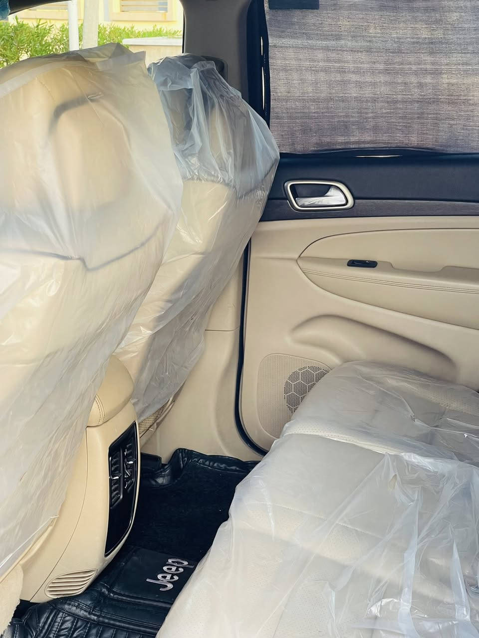 السلام عليكم
جيب جراند شيروكي وارد امريكي موديل 2014 السياره كلين تايتل رقم اربيل سنوية لحد 2029 باسمي تحويل ثاني يوم المواصفات: فتحه بصمه كراسي جلد تبريد قطعتين مري شفط اشاير بالمري  تايرات جديده شاشة جبيره تحكم استيرن فور ويل 4×4محرك 6 سلندر السياره كلش جديدة بعنى الكلمه ماشية 95 الف مايل قابل للزيادة سعرها 235 بيها مجال بسيط 
رقم التلفون ***********
