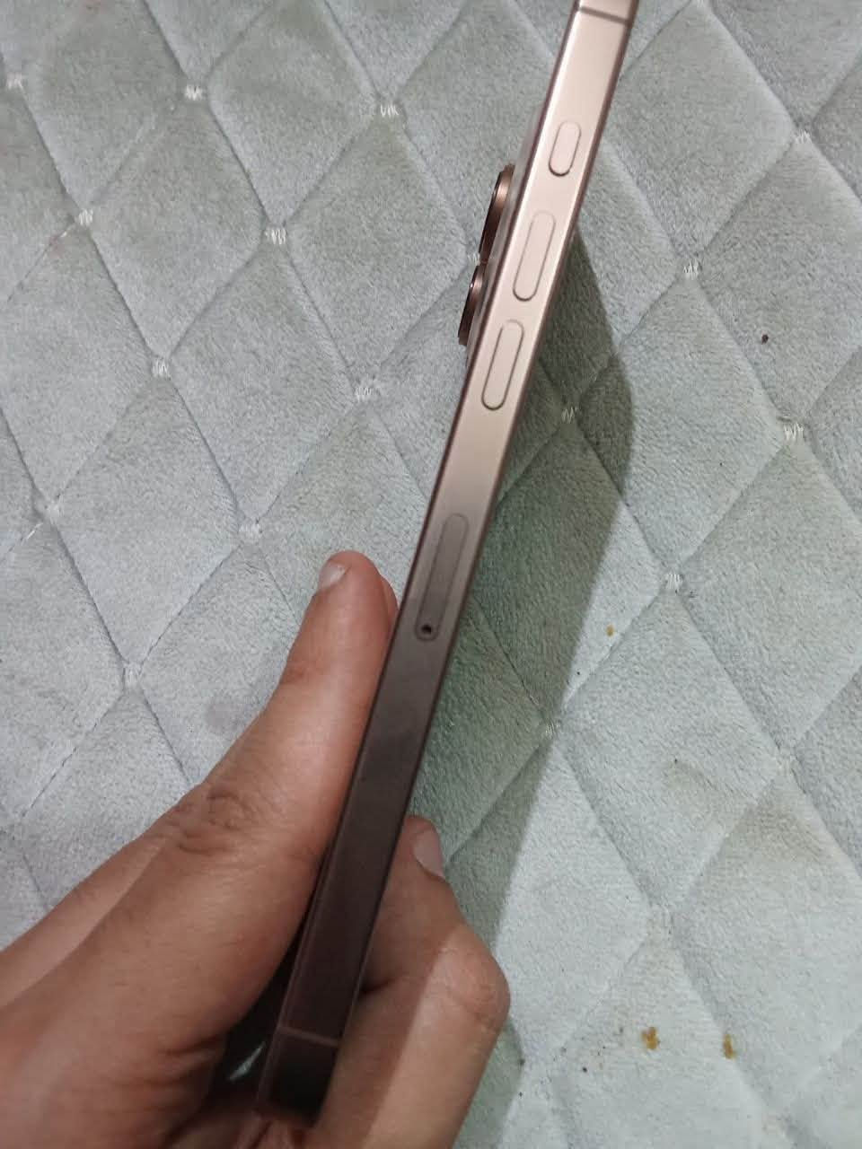 سلام عليكم ايفون ١٦ برو ماكس جاهز نضيف كلش بس ضهر مبدل بطاريتة ١٠٠ مشحون ١٩٩ مره فقط سعره مليون و ٣٥٠ و بي مجال للطيبين *********** تجي ويا كارتونه و كيبل اصلي

