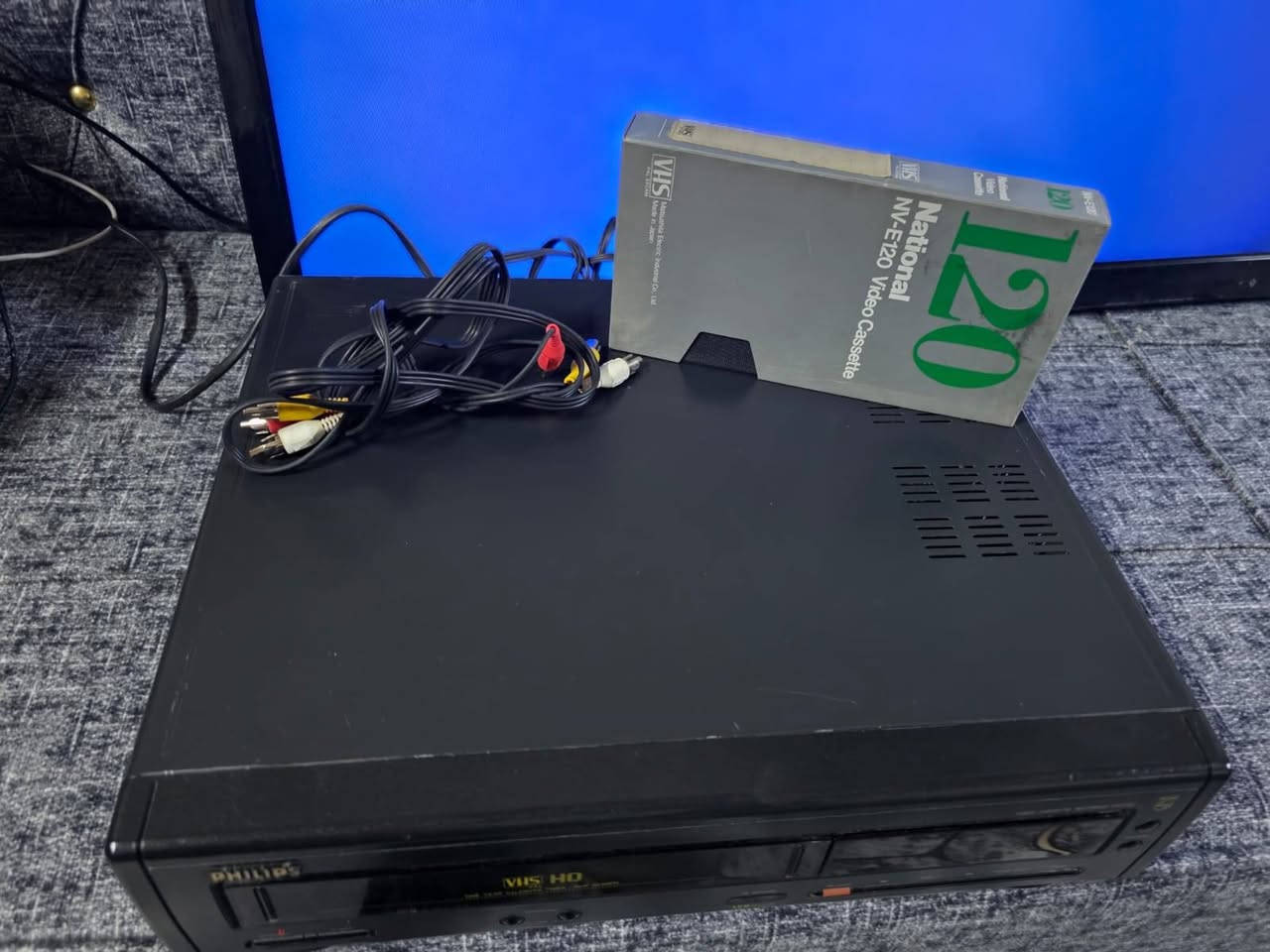 السلام عليكم فديو كاسيت فليبس ياباني شغال نضيف عرض وتسجيل معا كاسيت فيشه سعره ٥٥ الف
مكاني بغداد موجود توصيل الهاتف ***********
