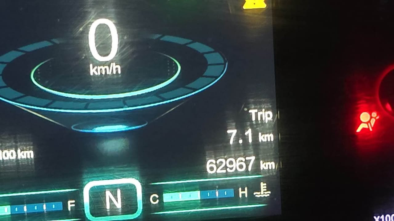 سلام عليكم 
🚗 للبيع – شيري تيگو 7
🔴 اللون: أحمر
📅 الموديل: 2020
📏 المسافة المقطوعة: 62,000 كم
📍 الموقع: البصرة
سيارة نظيفة جداً واستعمال شخصي، جاهزة للاستخدام.
المواصفات:
سعة المحرك 2000 سي سي 
تشغيل بصمة (دخول وتشغيل ذكي)
فتحة سقف بانوراما
مقاعد جلد 
مقاعد كهربائية مع خاصية التدفئة
شاشة معلومات وترفيه
4 كاميرات للمساعدة على الاصطفاف مع رادار 
تحكم من المقود (ستيرن) من جهتين
مصابيح أمامية LED وزينون
مرايا كهربائية
حساسات أمامية وخلفية
بلوتوث + AUX
نظام تبريد ممتاز (قطعتين تبريد)
داخلية بلون قرميدي أنيق
✔️ السيارة نظيفة من الداخل والخارج
✔️ جاهزة للفحص
ملاحظة : السيارة بيها ضربة بالجنطة ومصلحة وجاهزة 
💰 السعر 105$
📞 للاستفسار: يرجى التواصل على الرقم انا مكفل بل نشر اتصل على الرقم ***********. البصرة, العراق
