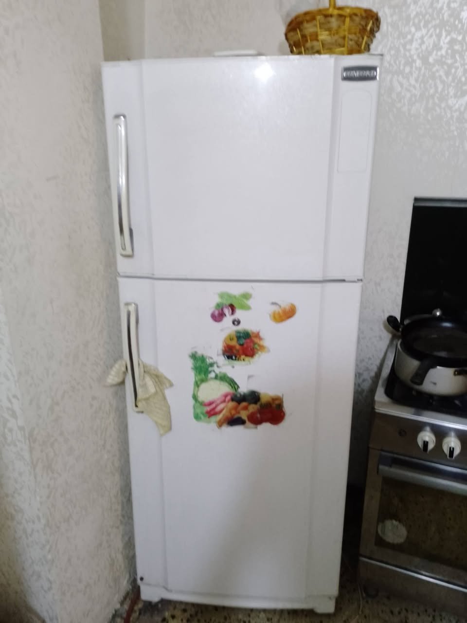 كاونتر 4قطع نضيف للبيع وثلاجه وطباخ وغساله اتصال هاتفي ***********

