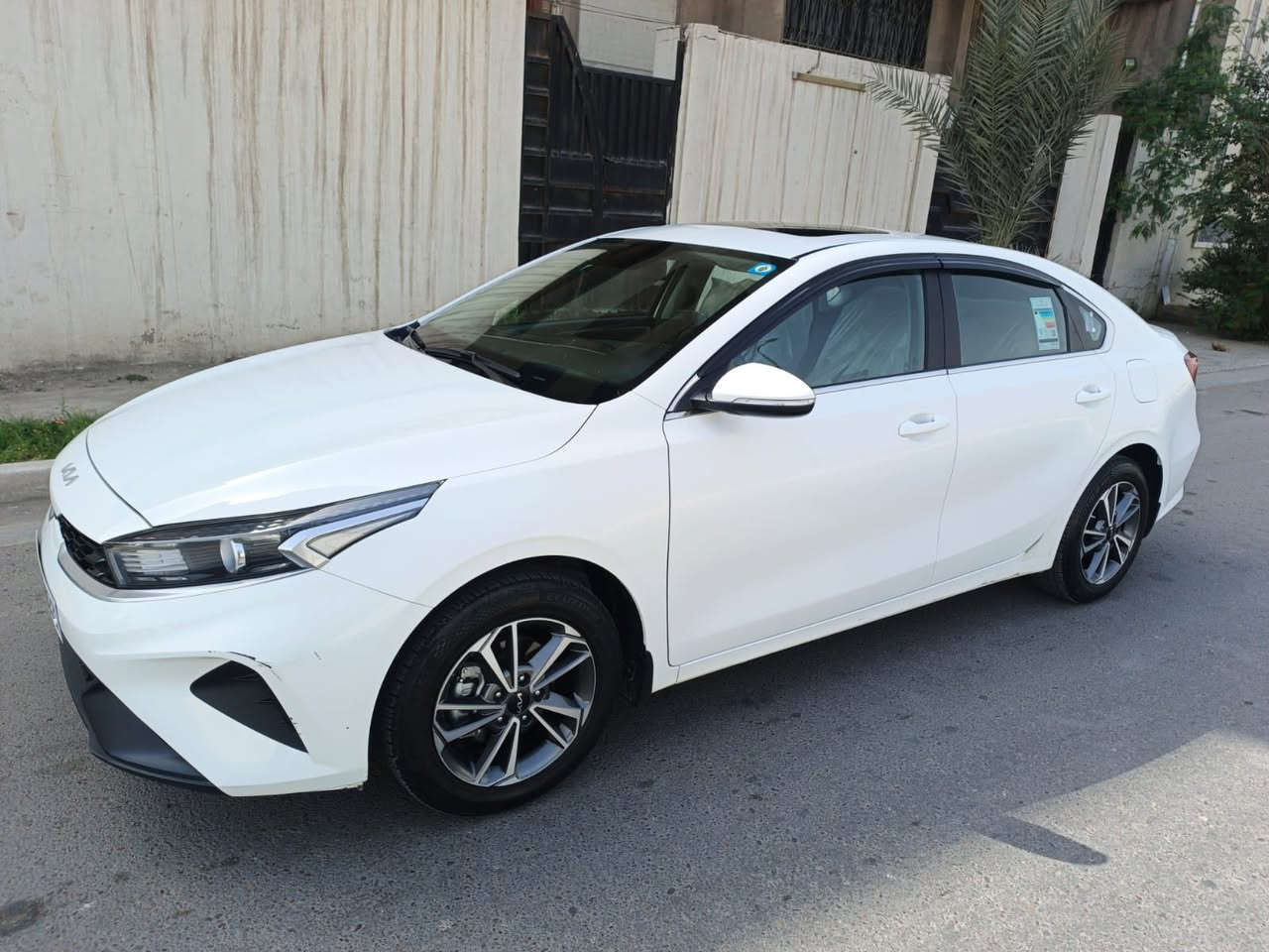 سلام عليكم سيراتو ٢٠٢٤مكينه 2000وباقي المواصفات معروفه السعر175وبيهه مجال للطيبين عنوان شارع فلسطين لاتصال ***********
