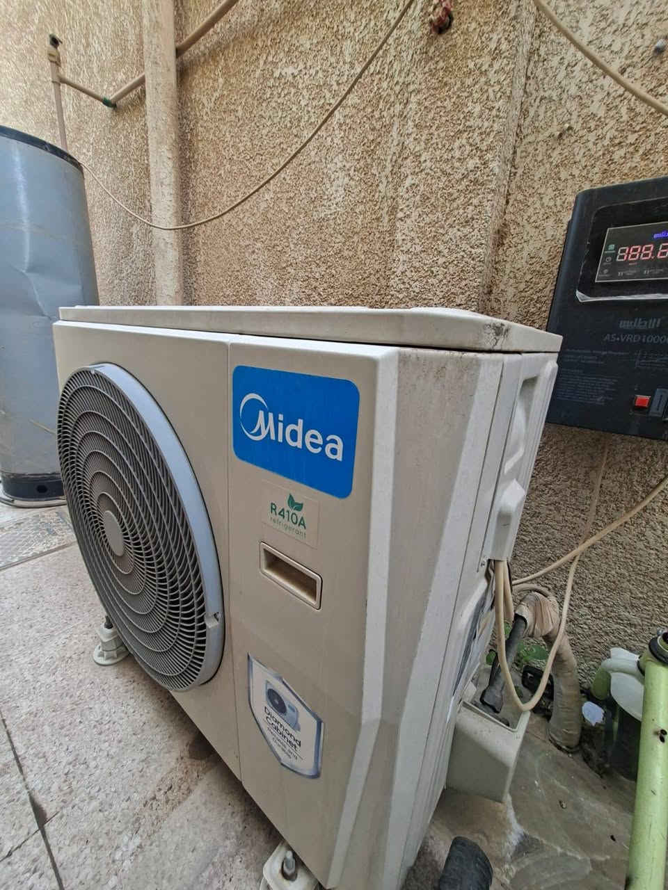 تبريد ميديا للبيع
عامودي 3طن كلش نضيف 
سعر  800 الف بي مجال قليل 
***********
