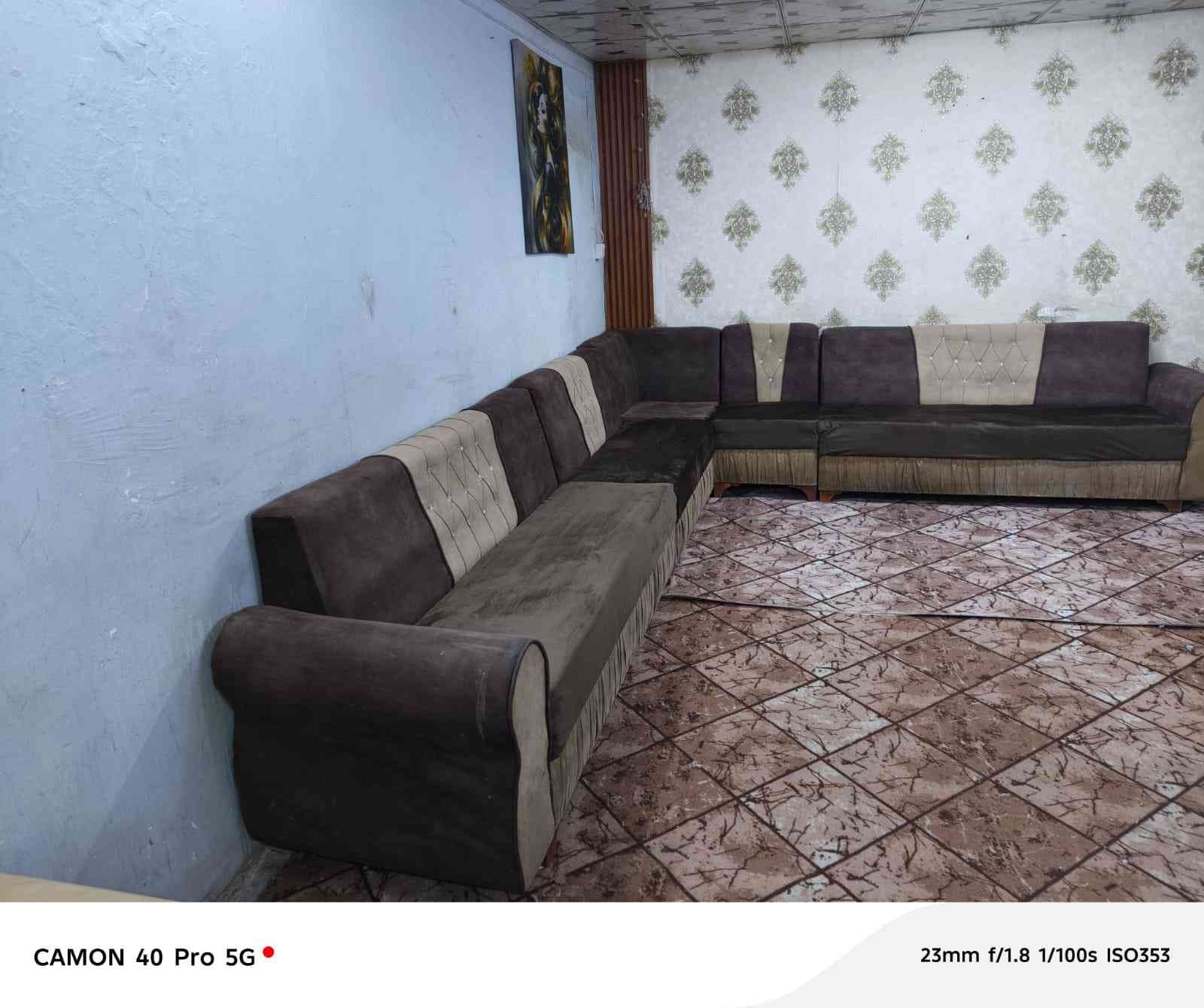 ديوان 10 مقاعد نضيف اي ضرر مابي السعر 180 وبي مجال المكان بغداد ***********
