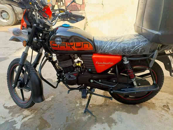 سلام عليكم دراجه دايون للبيع موديل 2025  دراجه رقم أربيل لوحات ثنين انكليزي دراجه اخت الزيرو ماشيه 70كيلو
ويل 18 محرك 200 سعر2300 وبيها مجال
مكاني النجف
موجود تصال وتساب ***********
