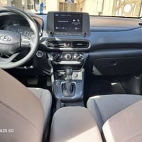 عندي كونا موديل 2022 وارد امريكي حادثها خلفي الجهه اليمنى باب خلفي مبد...