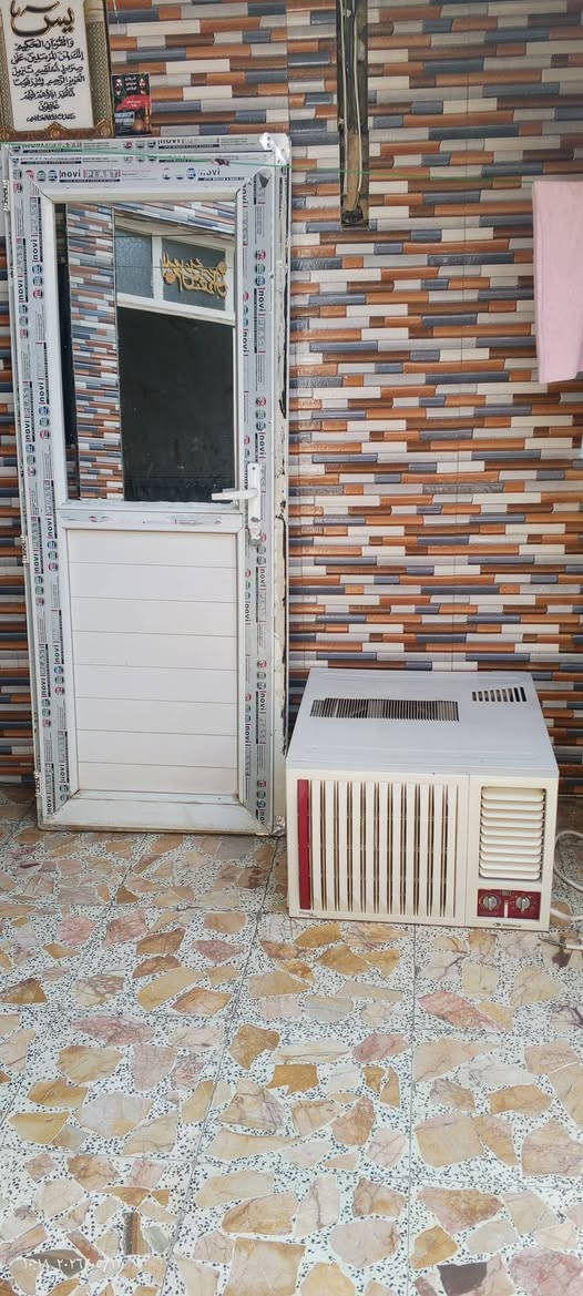 السلام عليكم مكيف DENKA طن ونص شغال بعده جديد السعر 250 وبي مجال قليل باب صحيات بلاستك الطول 190cm العرض 75cm السعر 35 الف  العنوان رفاعي شارع الطباخين أو قرب دلالات الغاز للتواصل ***********
