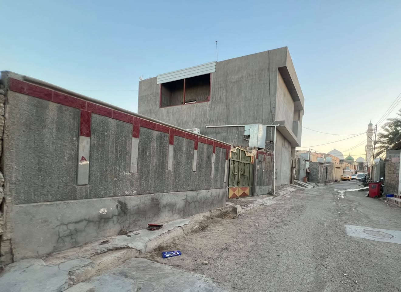 🏠 السلام عليكم بيت (قطعه) للبيع بناء قديم على شارعين .

📍حي المعلمين 
موقعه خلف مستشفى الرشيد قرب جامع البشير 
وقريب من المربع المدارس 

المساحه ٥١٨م

الاستفسار الاتصال ع الرقم ***********
