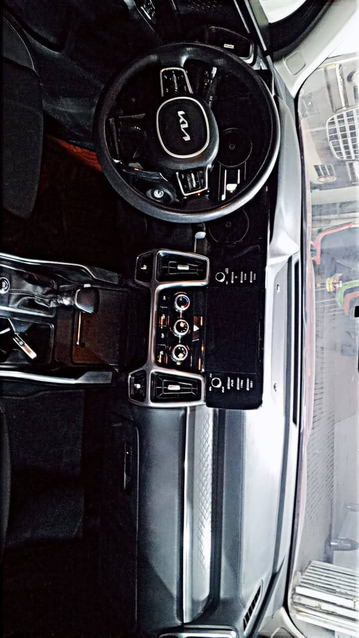 السلام عليكم سورنتو موديل 23 محرك 2500 كير ومحرك مكفول فقط بنيد صبغ وجاملغ موصفات  رادارات كامري تحكمات استيراد وشاشه عنوان بغداد رقم الهاتف رقم الشاصي مذكور بل صور ***********
