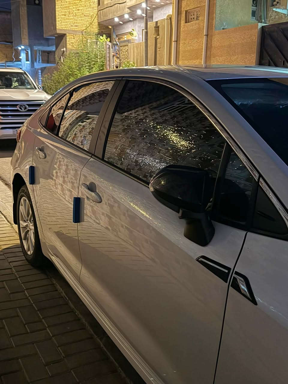 كورلا موديل ٢٥ شركة ساز تحت ضمان بانزين فول مواصفات رقم اربيل سياره كفاله من ايشي ماشيه ١٣ الف مسويلها دوشمه ارضيه كامله وكذلك تغليف دشبول و بيبان ودوس وتغليف كشنات سياره جدا نضيفه فتحة سقف شاحن لاسلكي احملت جهتين مري شفط مكاني بصره *********** السعر 198 قفل قفل .
