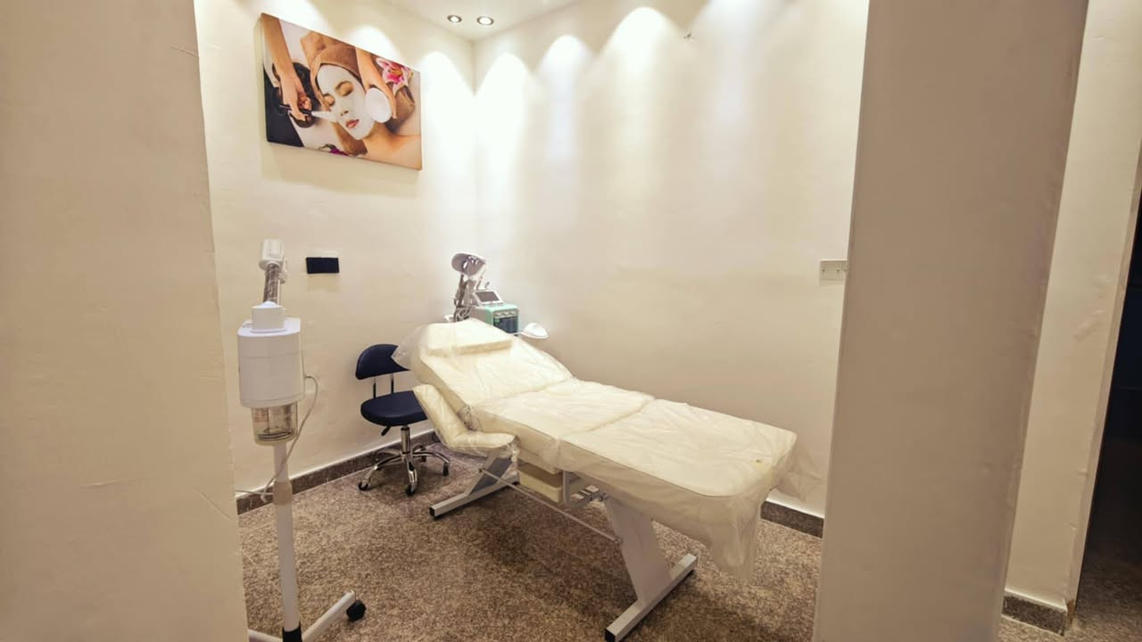 مركز كامل موثث للبيع او للايجار لعدم التفرغ الأعظمية الاخطل للاستفسار ***********
