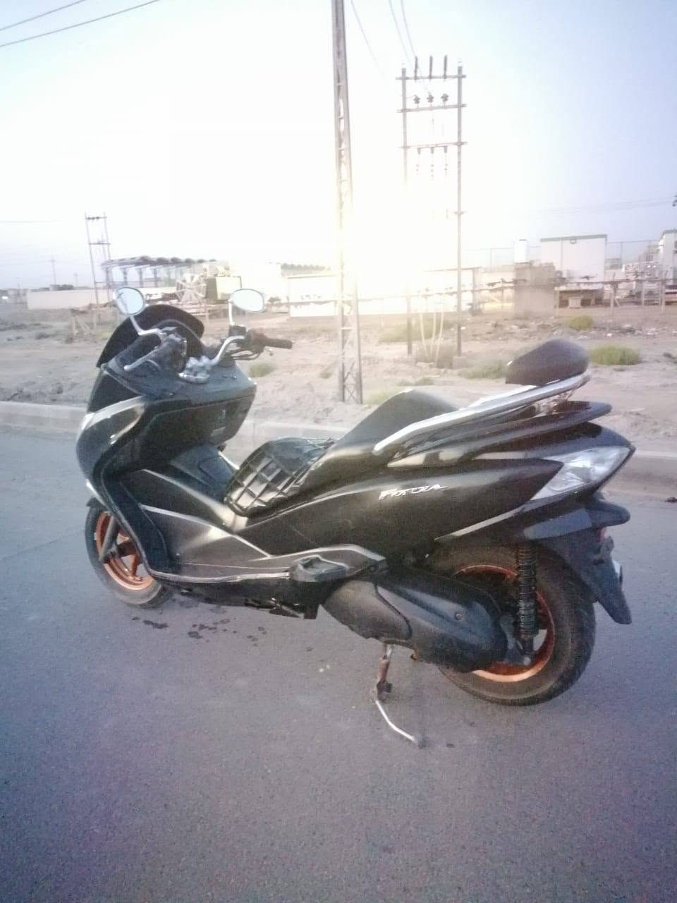 فورزه 010 للبيع
دراجه خير من الله وجاهزه من كلشي ما تصرف عليه شي
كير ٧ نمر 
محركه مفتوح رايمر اول مره يجفت قبل شهر فتحته شغل مضبوط لا حماوه ولا تنقيص
دبلات نظيفه 
 صوت المحرك ناعم كلش
مواصفاته
مازدات كرستال لد ازرق
بك لايت كرستال واشاير كرستال
فلنجات رياضيه
كلوب جنطه لد
وياله ذهبيه
مري نيكل عكرب
معدل ١٥٠
سعره ١٢٠٠ وبيه مجال
مكاني ذي قار /الشطرة
*********** واتس اب
