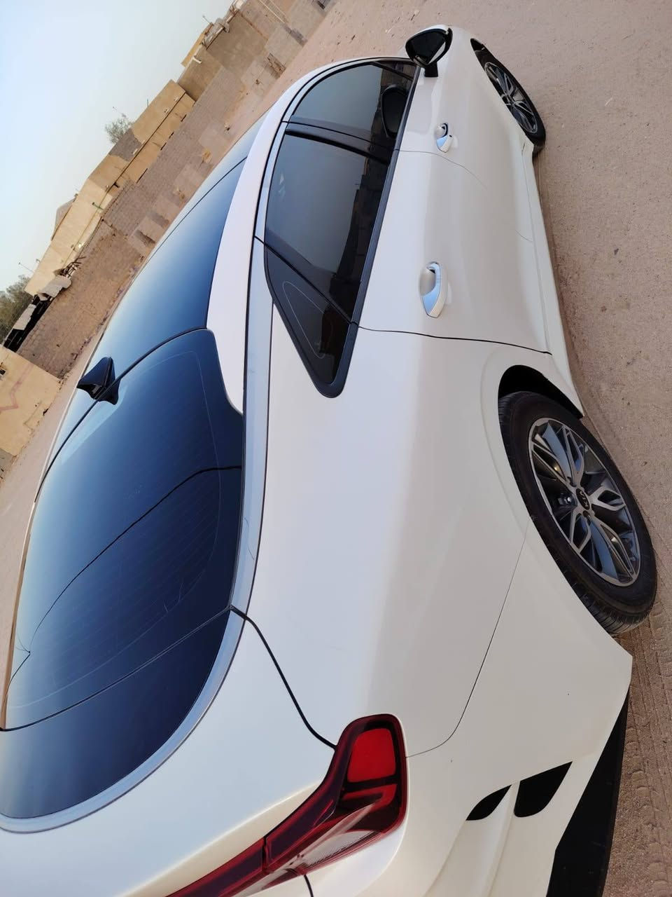 السلام عليكم كيا 5 للبيع موديل 21 رقم اربيل سياره كفاله عامه والسياره بنوراما فول مواصفات سياره جاهزه حداده تبريد مكينه مكان سياره بصره *********** محرك 2000 والسعر 185
