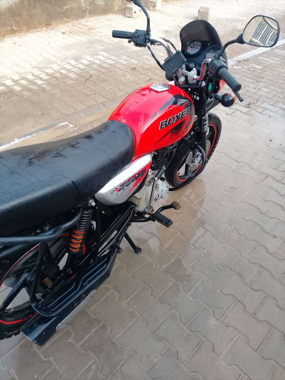 سلام عليكم شباب بوكسر نضيفه مال حجي من شغل ل بيت لوحات انكليزي وين متريد احولك مديل 21 رقم الهاتف ***********
