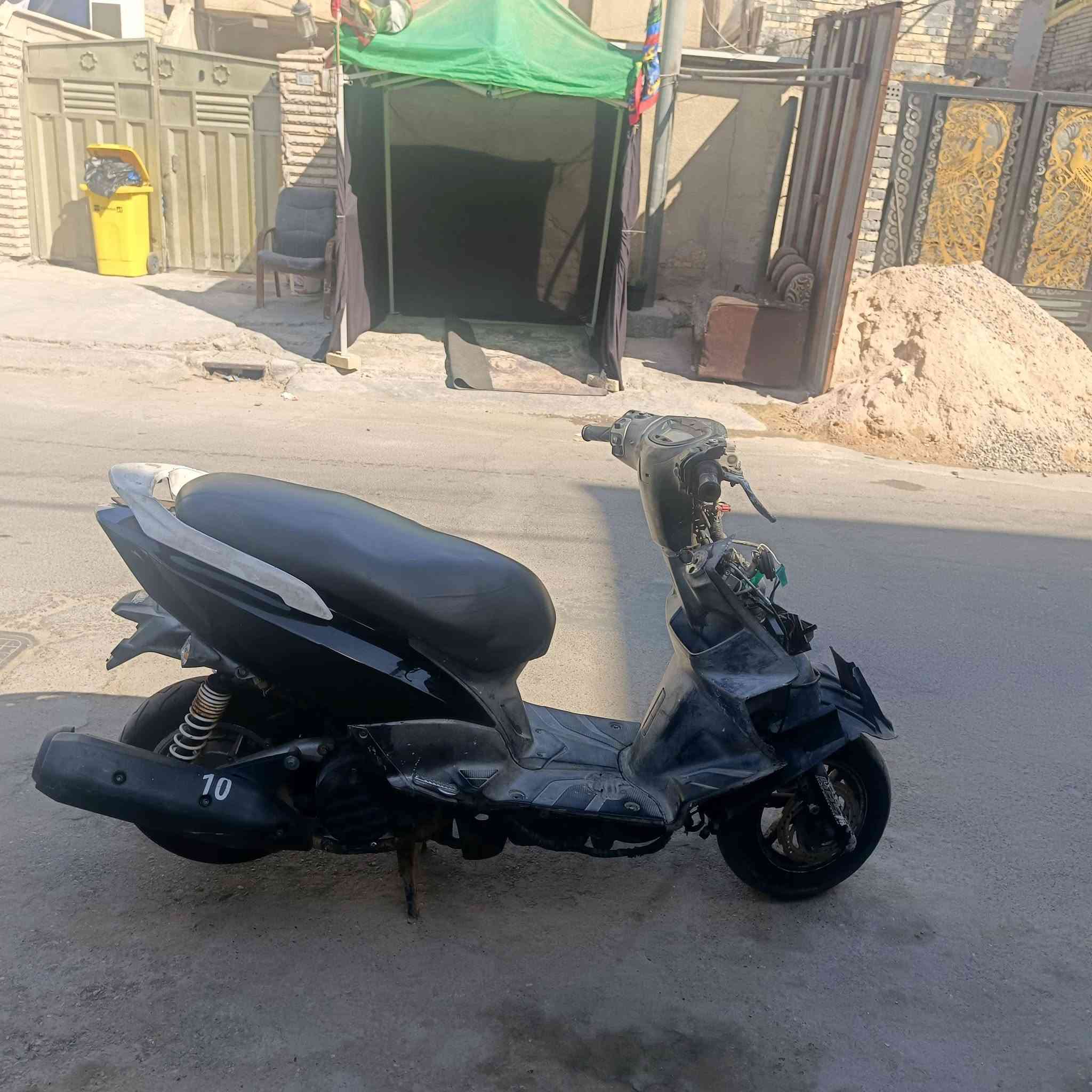 جيتي ار بهل وضعية نقص بجم وترايش كهربائيات كاملة شغالة نص نكره قفل جنطة قفل سكان  دبلات شغالة مكينة لا تنقيص ولا تبخير ولا صوت الدراجة ما بيهة شلعة يمكن نوزلهة تعبان السعر 450 مكاني بغداد الدولعي رقمي ***********
