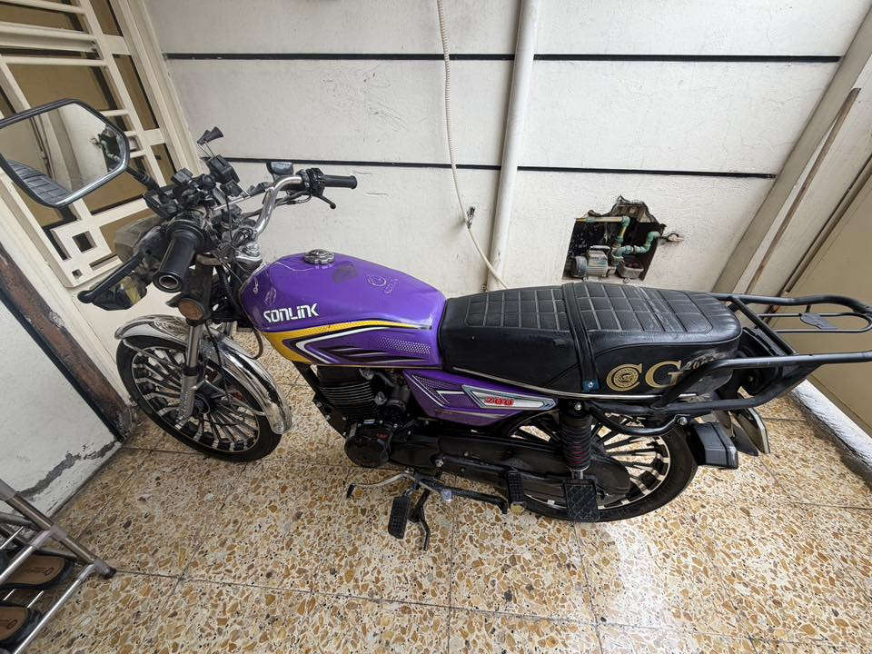 سونك 2025  نضيف كلش شغالة كله  بس الشاشة طافية     محرك 200   مكاني بغداد  الدورة  الدارجة  بسمي   اوراق سكنر   ***********  السعر  ب 850  وبيه مجال
