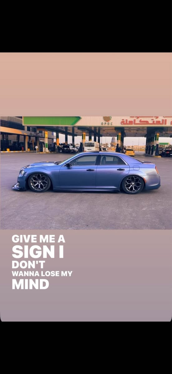 الكلمة الطيبة صدقة 💙
السلام عليكم  السيارة مصروف عليها هواي اقرا التفاصيل ولا تقارنها بموديلها 🙏🏻
كرايسلر اوباما  2011 V8 5700 
سيارة فول مواصفات ١/١ محدثه ٢٠٢٠ من الداخل والخارج 
لون مميز ازرق سمائي اصل
( عليها جكات S2 من وكالة كات باك ) 
لايتات زرع متغير الوان 
ميموري خزن وضعيات 
رادار نقطة عمياء 
بنيد srt
دعاميات امامي خلفي srt
شاشة داخليه srt 
دواخل سمائي وابيض بالكامل
تغليف ستيرن ودشبول بلون السيارة 
بانوراما شغال قطعتين 
مري قلاب 
تبريد ثلج قطعتين امامي وخلفي
ويل وتايرات جديد 
حداديه ٨٠٪؜ 
السعر 135$ وبيها مجال بسيط
الحادث 
جاملغ  وجزء من البنيد والسيارة مصبوغه حزام جماليه مو حادث وموجود عندي التصوير قبل الصبغ
الموقع : البصره
للتواصل: اتصال 📞 واتس اب 

***********ا البصرة, العراق

