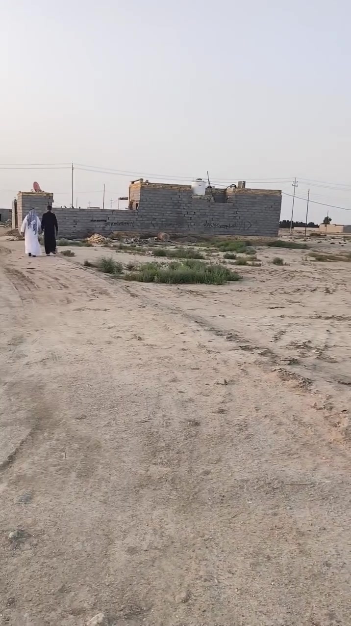 سلام عليكم ..
700 متر 
وجه 35 
نزال 20 
السبل الثانيه .. براس مجمع دور الايتام .. 
السعر.مناسب .. الخاص مفتوح 
للتواصل  واتساب + اتصال ***********
                اتصال ‏فقط  ‏‪0777 250 2725
