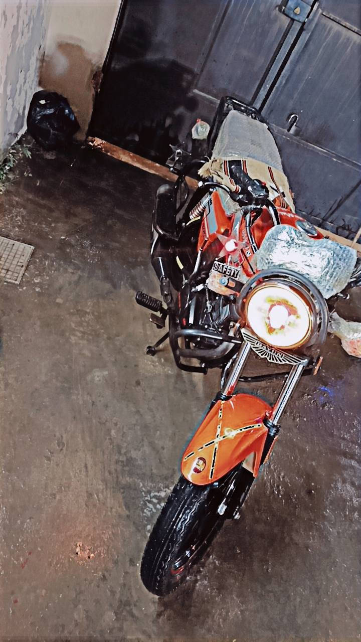 سلام عليكم
دراجه دايون للبيع 
موديل ٢٠٢٢  طالعه بل٢٠٢٤ شهر ثاني وكيلها ابن هوشه
دراجه مكينه مكفوله كفاله عامه 
دراجه مامشتغله دلفري أبد الله يشهد
دراجه من شغل للبيت 
وهسه الله رزقني شتريت سياره وأريد ابيعها 
تخم تاير جديد سيم كلج سيم سكليتر كله جديد 
كهربايات شغاله ومرتبه 
وسعرها مناسب 
دراجه لا مكلوبه ولا شي
سعرها مليون و٨٠٠ وبيها مجال حك جيه 
تجي وتشلع عيوني 
رقم تلفون
 ***********
***********
متواجد واتساب
