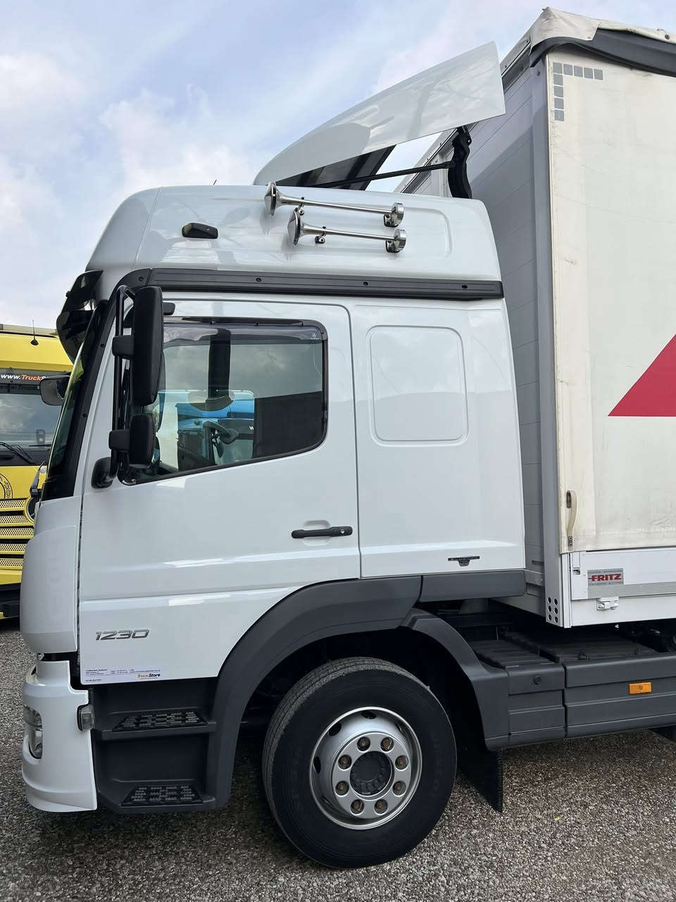 مارسيدس اتيگو 1230 موديل 2017 فول مواسفات طول بودى 725مترعنوان اربيل قوشته په طريق كركوك موبايل ***********/***********/اسيا ***********
