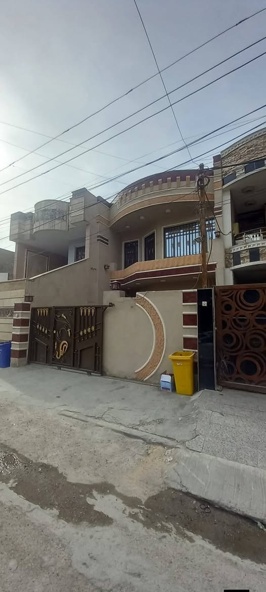 للبيع دار سكن في السيدية نظيف جدا خلف مطعم اكيل الجبال..

مكتب المجد للوساطة العقارية 

يحتوي على ٤نوم مع صالة مطبخ كراج سيارة...

مساحة ١٥٠م
واجهة.   ٦م
نزال.    ٢٥م

الاتصال...
***********
***********

مكتب المجد للوساطة العقارية 

بناء ترميم إشراف 

نسعى لخدمتكم نحو الأفضل نستقبل كافة عروضاتكم السكنية والتجارية....
