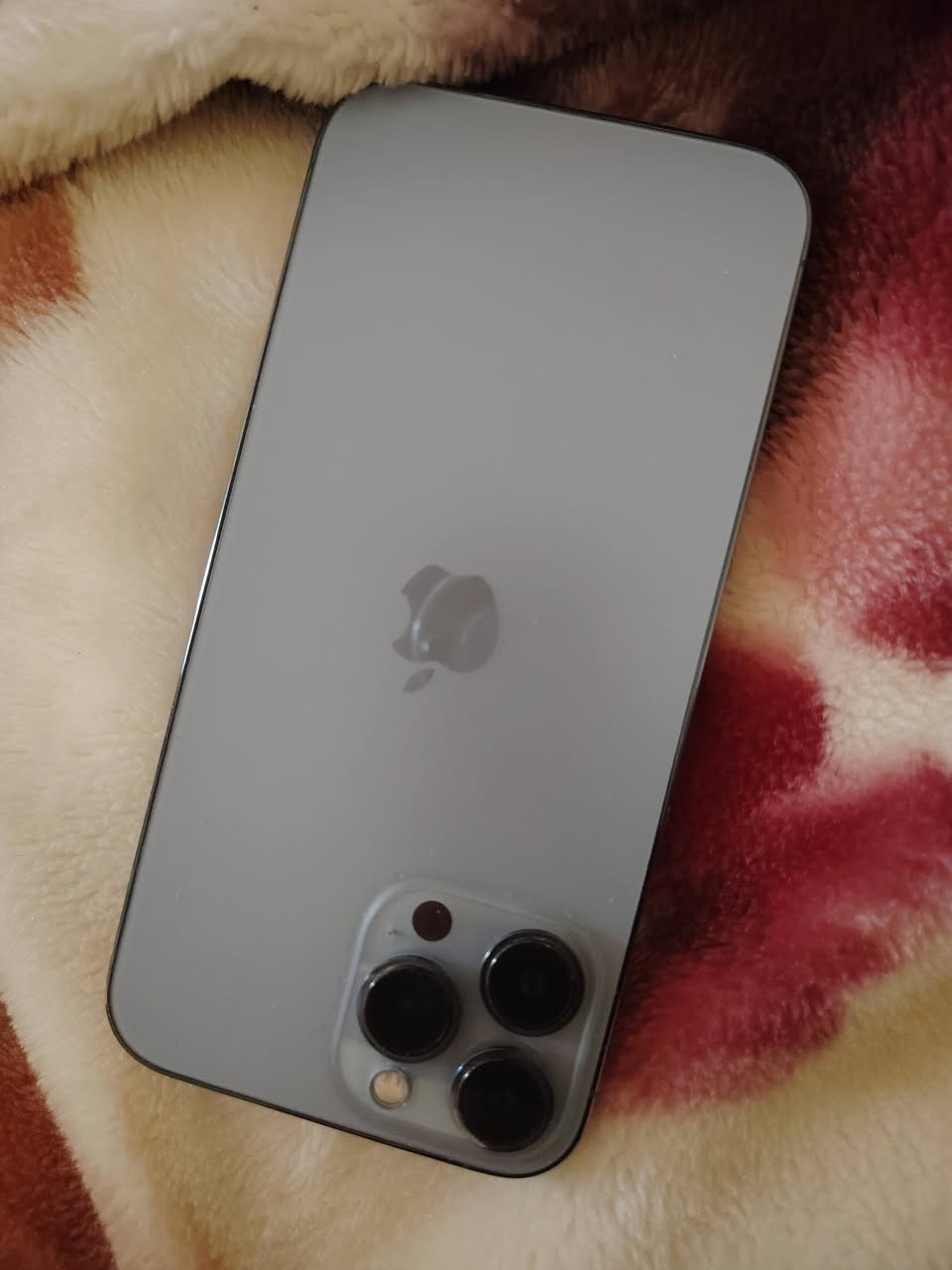 آيفون 13بروماكس مناسبه الشرياي ينتصل *********** وبيخير ويدلل
