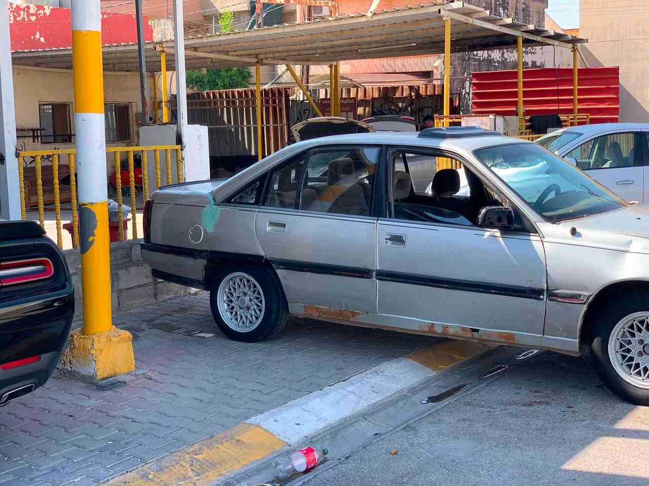 للبيع بـ سعر مناسب جدا 20$وبيها مجال
اوبل اوميكا حجم 20 
رقم كركوك مشروع وطني سنويه لحد 2028دفتر بنزين بيها (كوبون بيها ) شرط التحويل والوكاله سياره نضيفه كير مكينه صدر تايرات دبلات كله شرط سياره حلوه ومال جناي بدون اي عيب بدون ضرر حيل نضيفه 
سعرها بلاش 20$وبيها مجال 
عنوان كركوك 
***********
