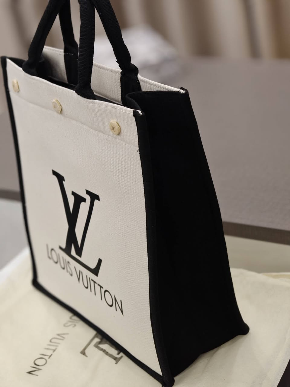 LV حجم كبير ،،، السعر 23 الف مع توصيل


**إذا كنت صاحب هذا الإعلان وتريد حذفه لأي سبب، رجاءا أرسل رسالة إلى الدعم الفني**