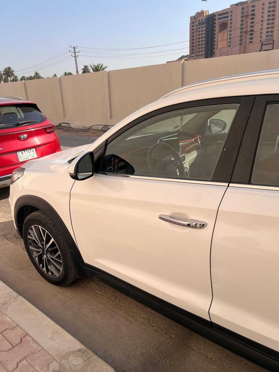 توكسان ٢٠١٩ خليجي رقم بغداد الجديد بصمه كشنات كهرباء ماشيه ٨٠الف بيها صبغ كصة البنيد طخه بسيطه موضحا بالصور وبارد باب السائق والباب اليمنى الخلفي مكانها بغداد السعر ١٧٧ وبيها مجال للطيبين مكانها بغداد للأستفسار ***********
