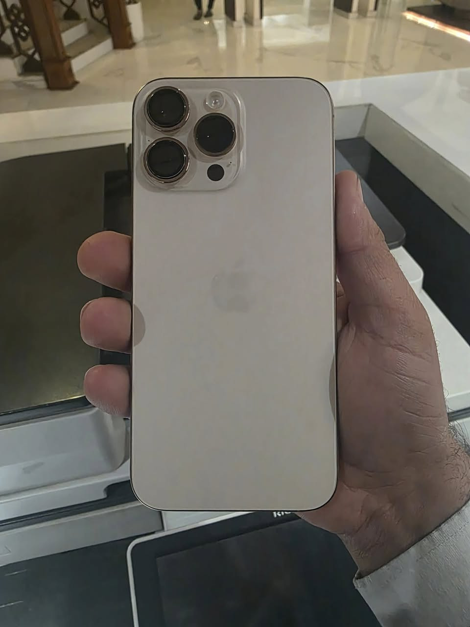 يا الله سلام عليكم
١٦ ابرو ماكس 
ذاكره ٢٥٦ 
بطاريه ٩٥
جديد بمعنى الكلمه 
***********
سعر ١٣٧٥ وبي مجال بسيط
