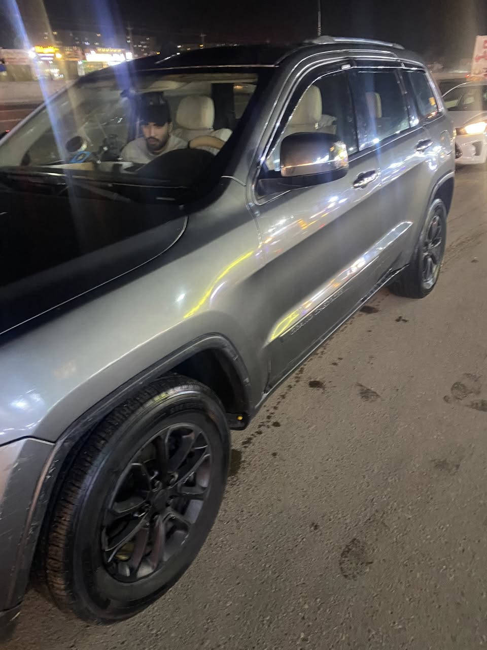 سلام عليكم جيب مديل 2012 بسمي لبيع مروس حسب قناعه تخم تاير جديد صدر خير من الله تدفه تبريد سياره جهزه من كليش بيهه بس لباب واضح بل تصوير ول جاملق سياره مكينه كير خير من الله تصل ***********
