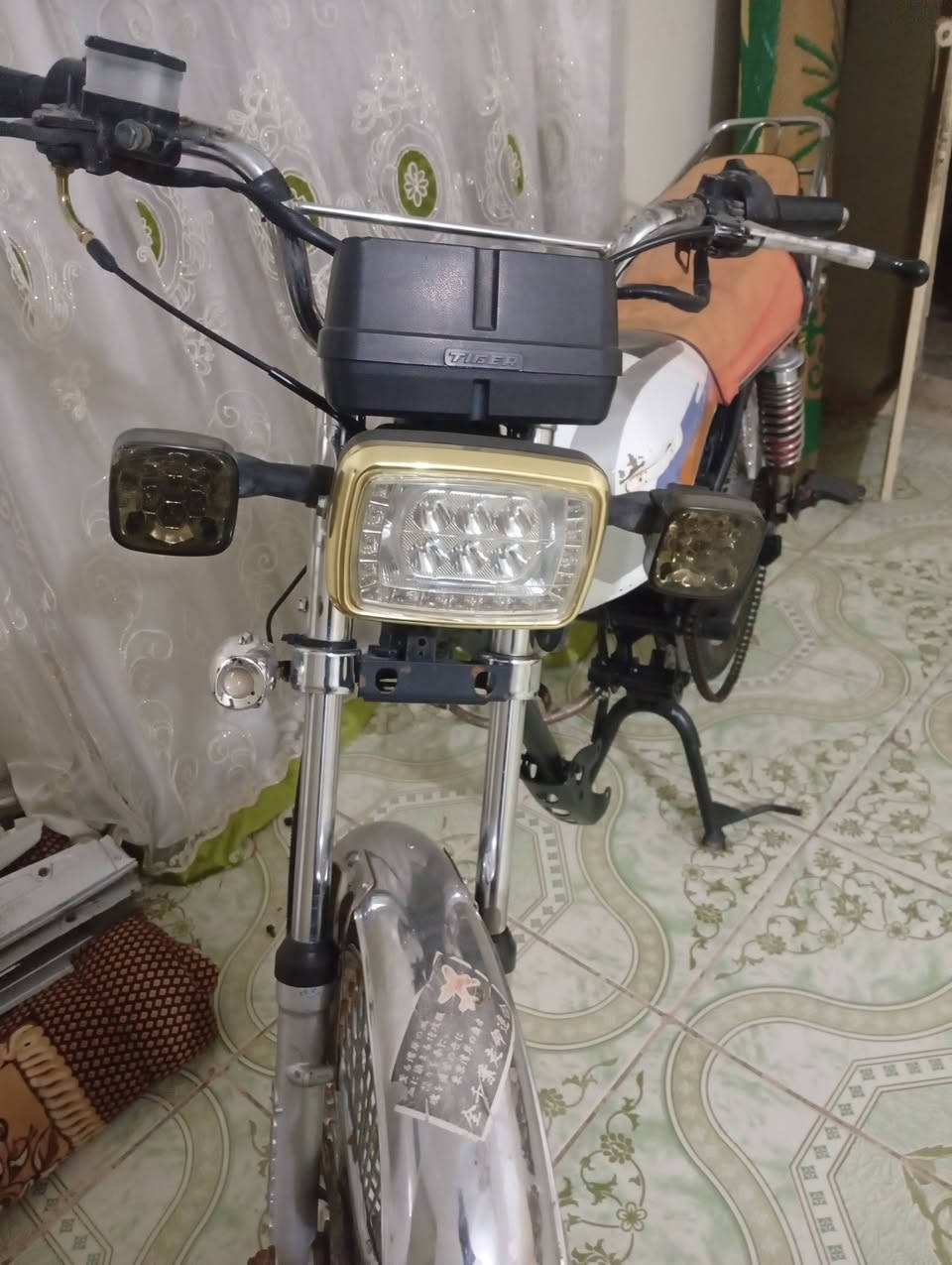السلام عليكم تايكر للبيع نضيفه 22 كلك كلك نقصه بس مكينه غراضه كله كامله مابيه نقص السعر خاص الشراي يدلل مكاني القاسم ناحية الطليعه 👈🏻***********
