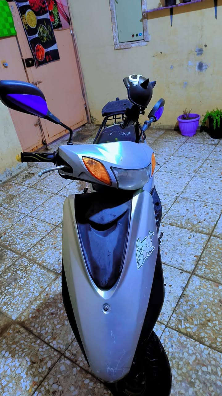 ‏السلام عليكم
‏دراجة بريز اكزز للبيع 
‏نوزل شغاله نكرة تخم تاير جديد بريكات دسك جديد  شلعة ومعدل فول عداد سرعه كله شغال
‏السعر ٧٥٠ وبيها مجال للشراي
‏للاستفسار ***********
