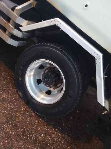 السلام عليكم كابسه للبيع هينو شيطان قماره وربع مكينة 6فول عادي سياره نضيفه وخير من الله خطها شعبه الخوره قاطع بريهة شفتين صباحي ومسائي السياره معفيه ***********
